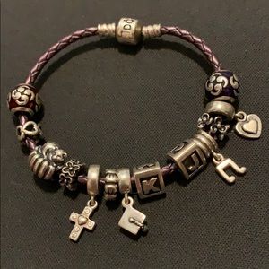 Pandora bracelet with charms (leather)